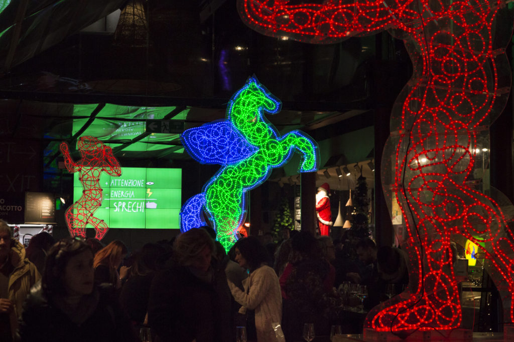 Il giardino d'inverno di Marco Lodola al Mercato Centrale Firenze