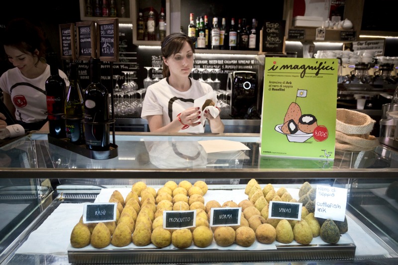 I Magnifici: Arancino di Arà al nero di seppia di Rosellini