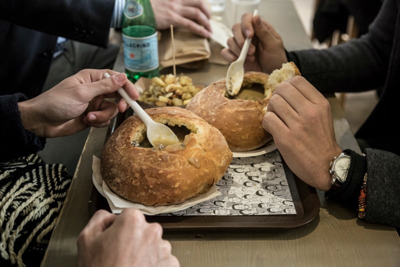 Dalle schiscette ai sostitutivi dei pasti, l'era del cibo è davvero finita?